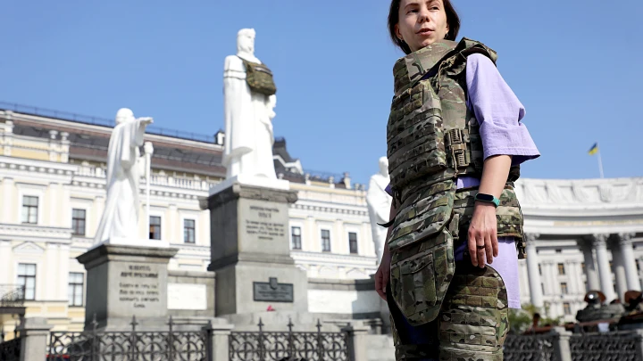 Под конвоем отправляют на фронт. Украинские военкомы взялись за женщин