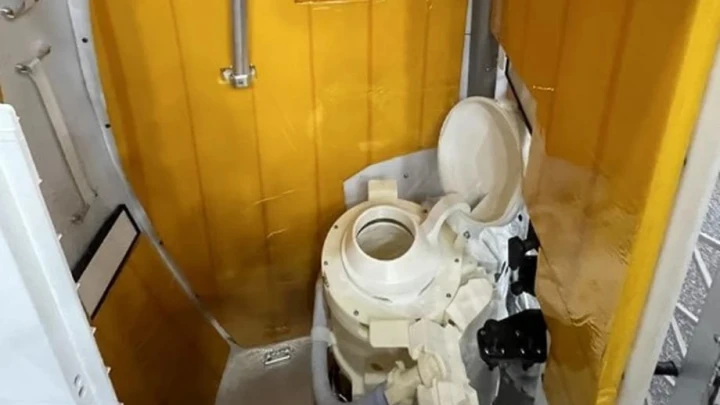 Командир «Артемида-2» выступил в защиту туалета за $23 млн и назвал его замечательным