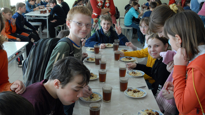 Учеников 12 школ Туапсинского района не обеспечивали горячим питанием