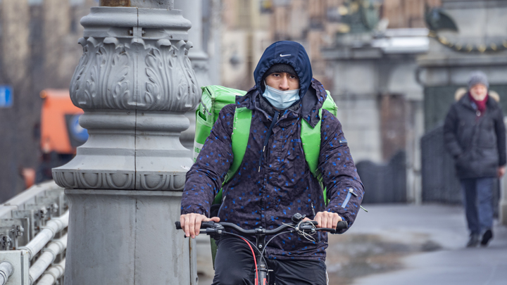 В одном из торговых центров Екатеринбурга курьеров перестали пускать на фудкорт