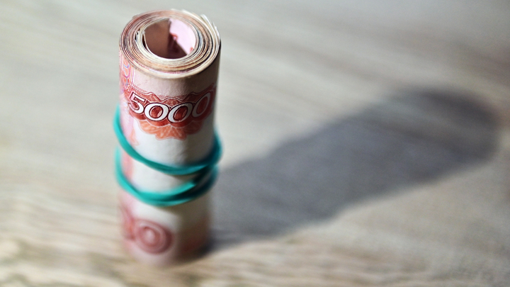 Почему в России экстренно стали снимать деньги с банковских счетов