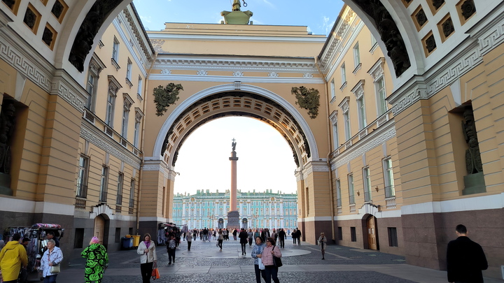 В Петербурге продолжают работать над восстановлением Мариуполя