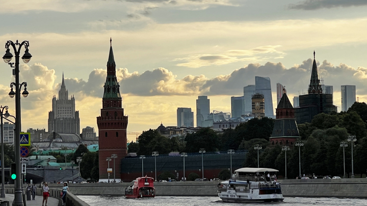 Чиновники пересядут на русские машины. В Кремле объяснили, куда денут старые