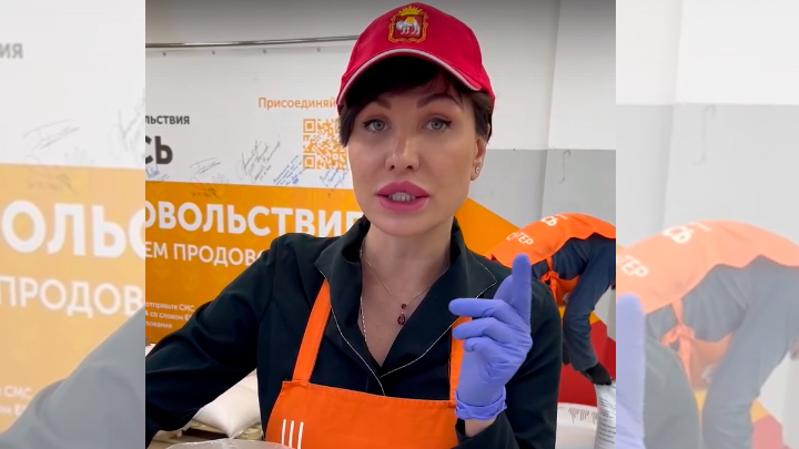 Жена губернатора Ирина Текслер встала на фасовку риса