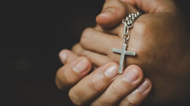 Пуля крест не пробила: Чудеса на СВО. Удивительная беседа с фронтовым священником