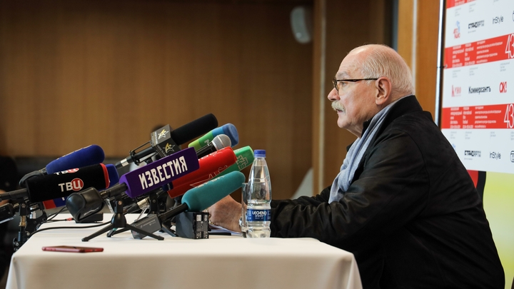 Михалков показал, как в России воспитывали испуганных патриотов