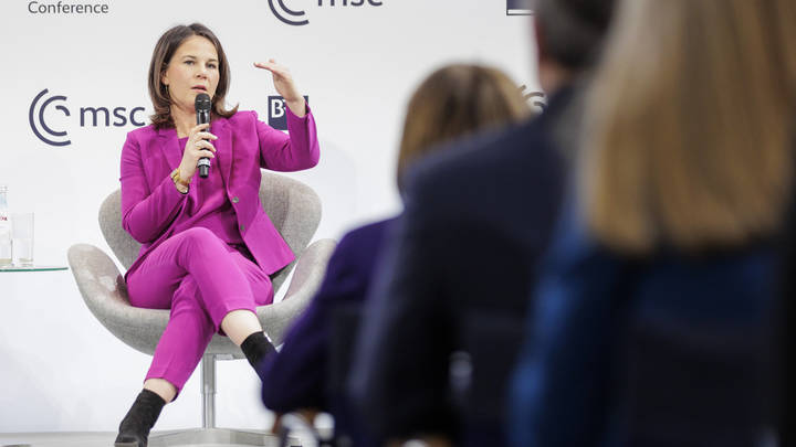 В очередной раз опозорилась: Пушков оценил слова Бербок о развороте на 360 градусов