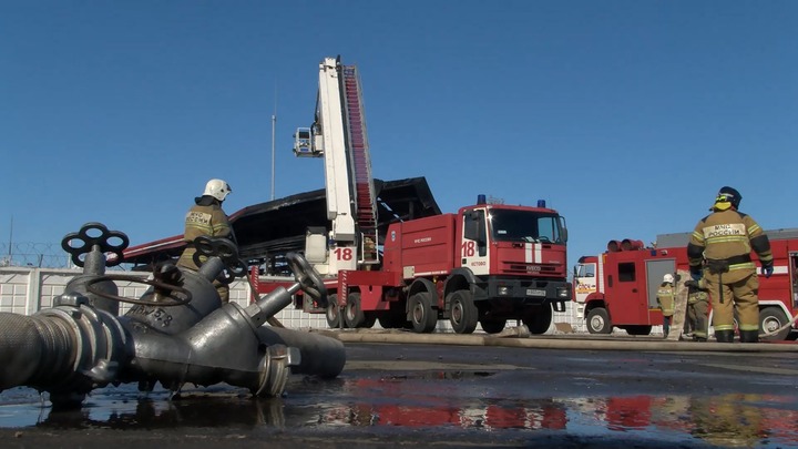 На нефтебазе в Кстове сгорели семь автоцистерн: итоги пожара