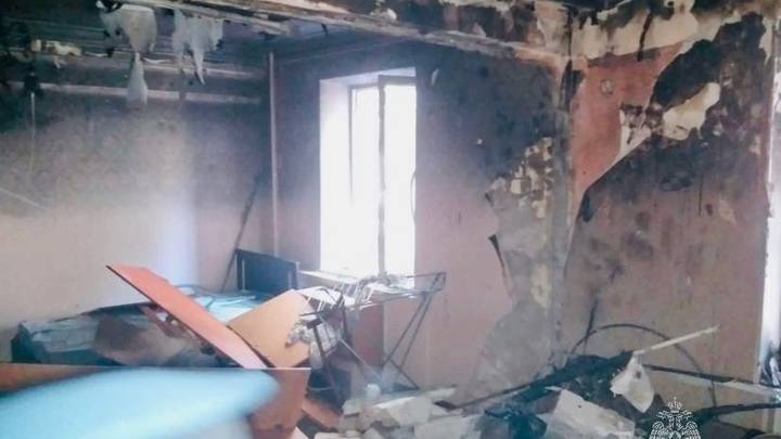 В Ростове-на-Дону пожарные спасли двух женщин во время пожара в соседней квартире