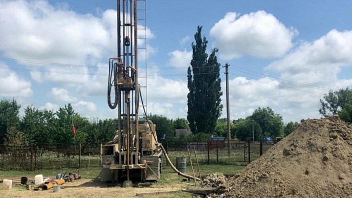 В Крымском районе за 1,6 млн рублей капитально отремонтировали артезианскую скважину