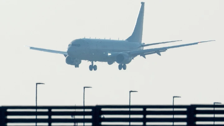 Неизвестный объект разбил стекло Boeing на высоте 11 километров: пилот был ранен, но не растерялся - теперь раскрыты детали