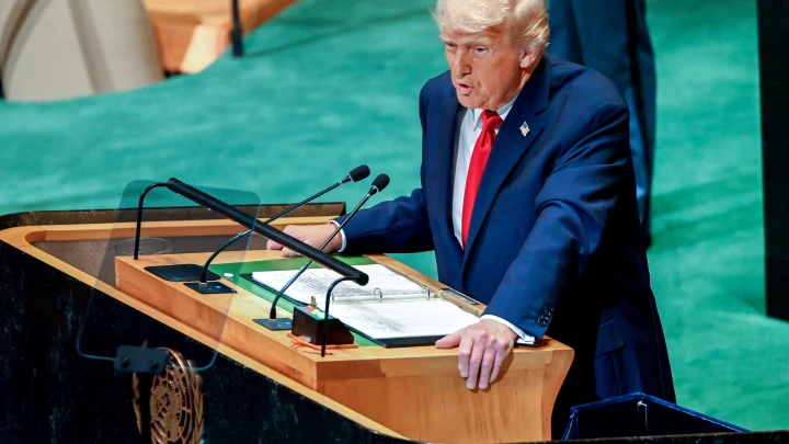 Трамп пообещал не называть Россию бумажным тигром