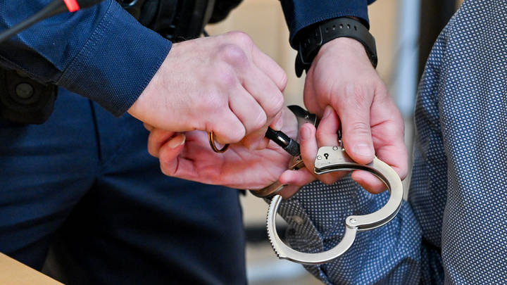 Силовики задержали отца и сына, расстрелявших 20-летнего полицейского на Украине