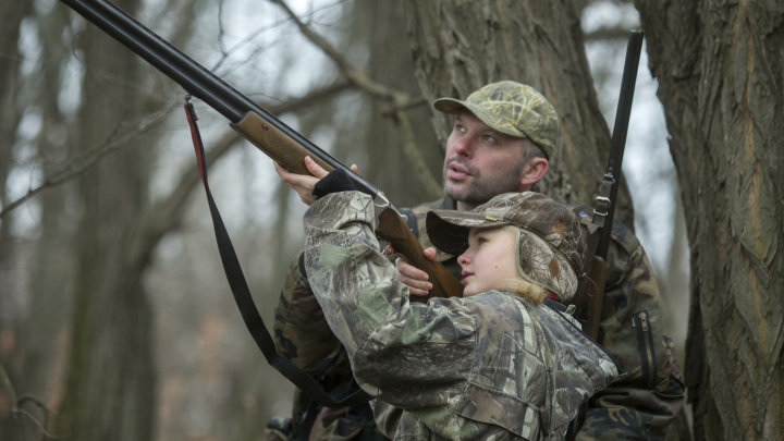 В Дагестане наградили охотников, которые помогали отражать налет дронов ВСУ — кадры
