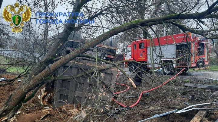 Неуправляемый самосвал снёс фуру в Новой Москве