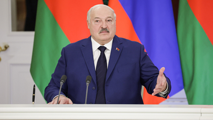 Лукашенко призвал белорусок рожать по пять детей для сохранения независимости
