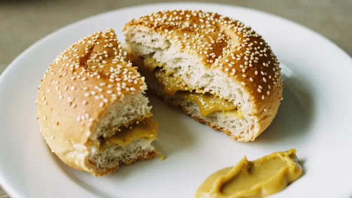 Надкусанная еда стала признаком заболевания у американки