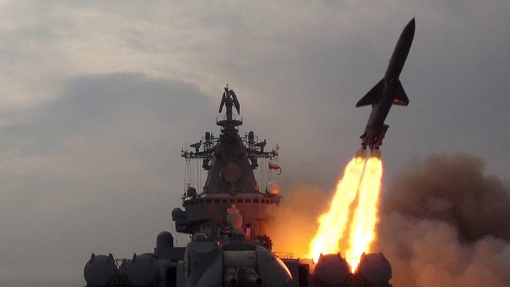 Удар с моря по голове херсонской группировки ВСУ: В сеть попало видео пуска разрушительной ракеты