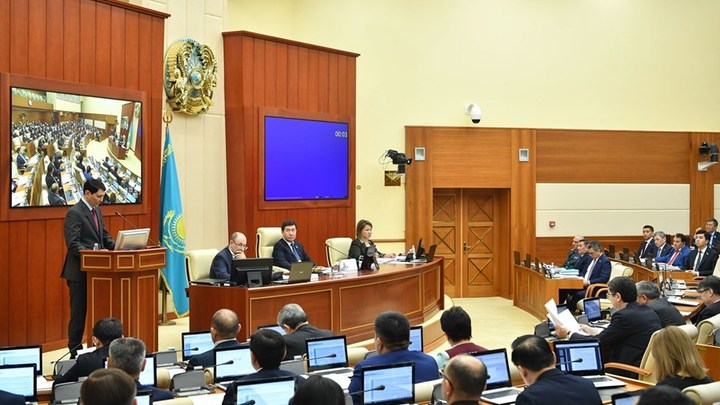 Кузиев официально стал депутатом мажилиса: Он принёс присягу