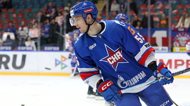 Хоккеист СКА Никита Дишковский разрывается между отдыхом в Таиланде и на Алтае