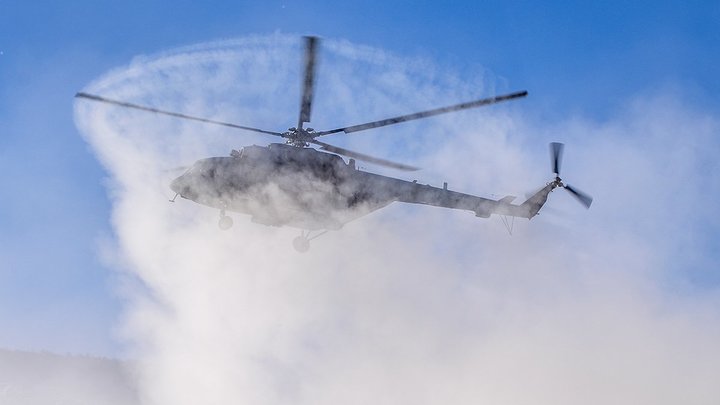 Загорелся при запуске двигателя: На вертолете Ми-8 с 14 людьми на борту произошёл пожар - СМИ