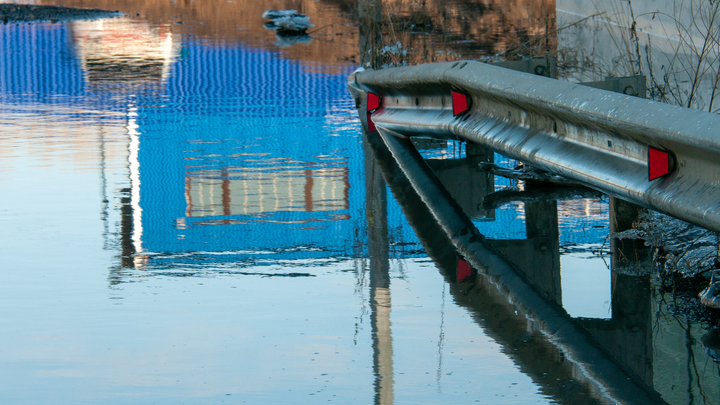 Голую Пристань уже заливает: Военкор о колоссальных разрушениях после ЧП на Каховской ГЭС