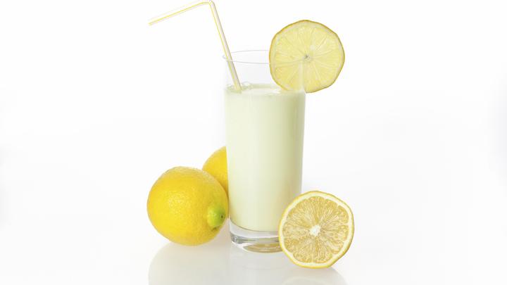 Питьевой йогурт не так уж и полезен: Врач объяснил, почему реклама врёт