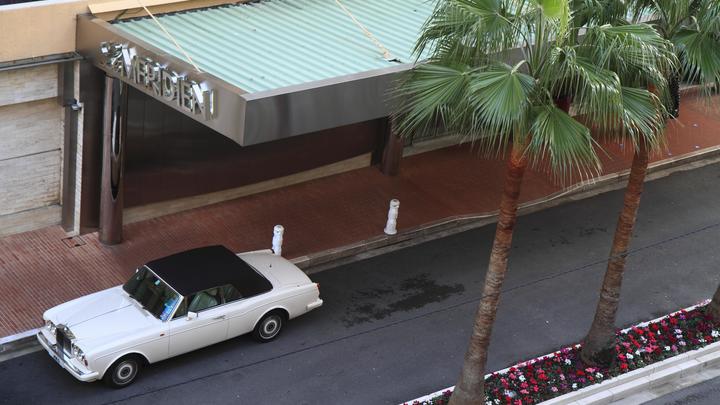 Чё снимаешь, клоун?: Сын украинского прокурора передал боевикам в окопы особый привет из Монако