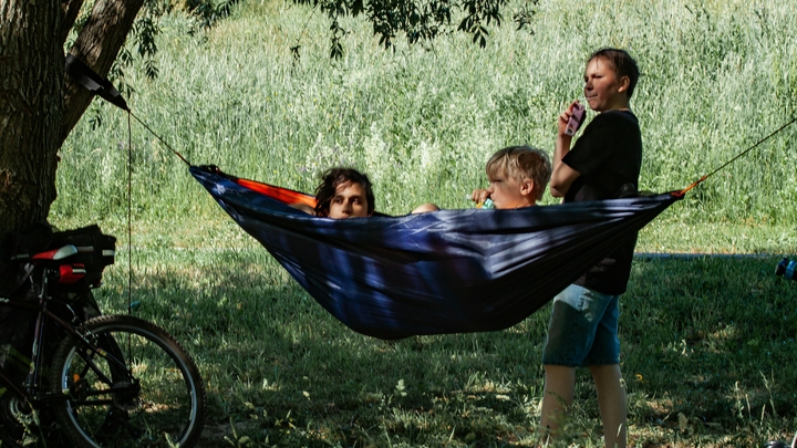 Битцевский лес обзаведётся лавочками и велопарковками: здесь создадут центр По лесным дорожкам