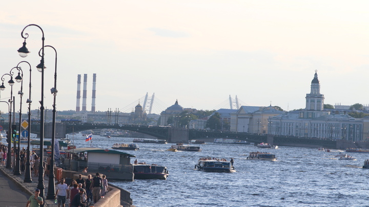 Одна с сотрясением, вторая выпала: в Петербурге капитана катера будут судить за травмы пассажирок