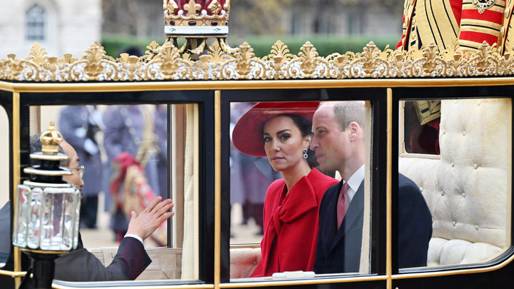 Странности с тяжелобольной Кейт Миддлтон дополнила записка принцессы. Внутри одно слово: Помогите