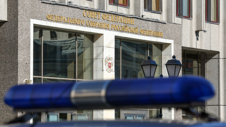 Новые детали в деле сенатора Савельева: Всплыли дом в Британии и потраченные 10 млн рублей на юбилей