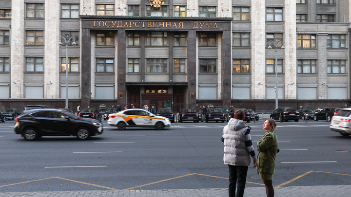 В управделами президента России сравнили цены на обед в столовой Госдумы и точках общепита