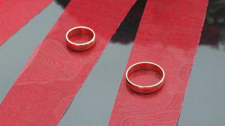 Месть украденной невесты: Многодетной матери пришлось оправдываться за свадьбу