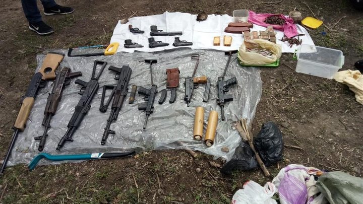 Полицейские обнаружили в Энергодаре схрон с автоматами и боеприпасами