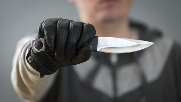 В Анапе налётчик с ножом ограбил аптеку