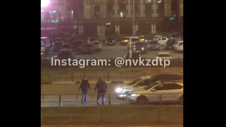 В сети появилось видео потасовки новокузнецких водителей