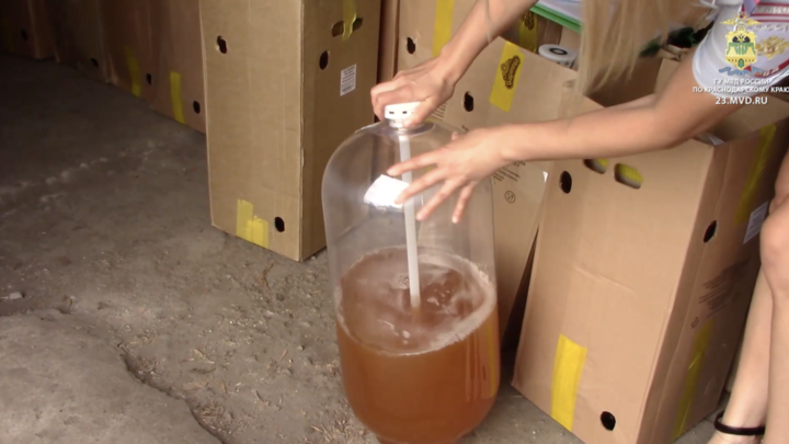 В Ейске полиция изъяла из магазина тонну пива