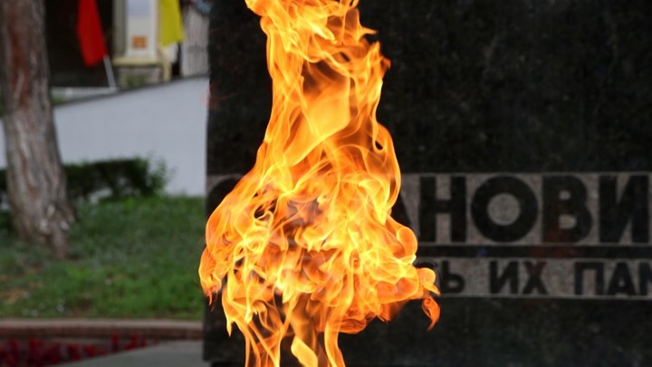 Житель Еревана разгромил памятник детям блокадного Ленинграда. И остался без наказания