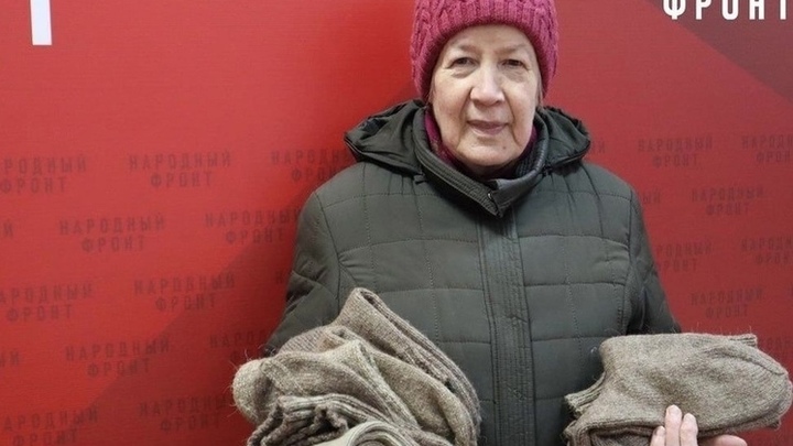 Северянка передала участникам СВО 88 пар носков