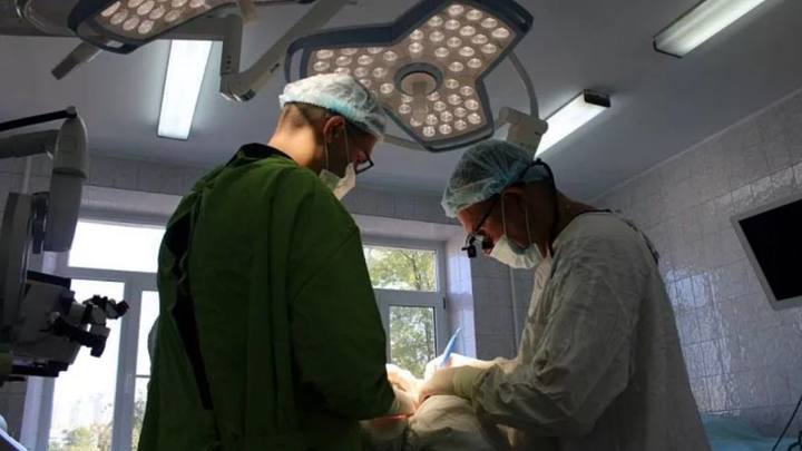 В Краснодаре онкологи удалили опухоль размером с куриное яйцо