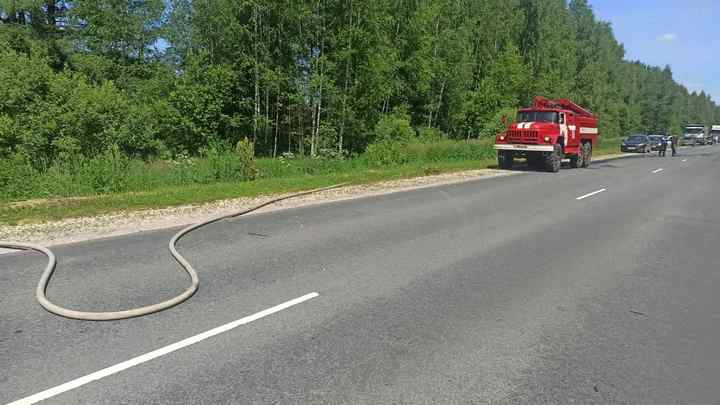 В Камешковском районе загорелся рейсовый автобус В Камешковском районе загорелся рейсовый автобус
