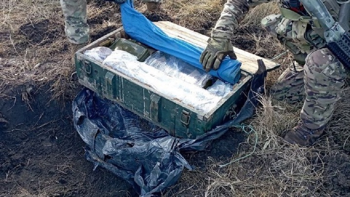 Полиция обнаружила схрон с оружием в Геническе