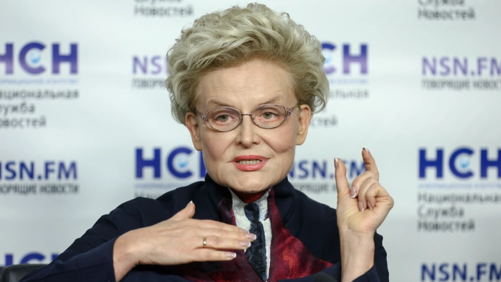 Малышева погрозила перенесшим рак гостям программы из-за прививки