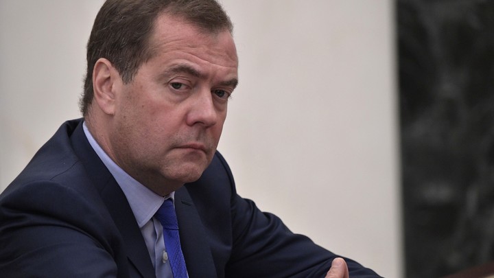 Медведев призвал уничтожить тиранию Вашингтона и спасти Трампа