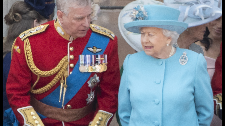 Обвиненный в изнасиловании британский принц Эндрю был ошарашен реакцией королевы-матери