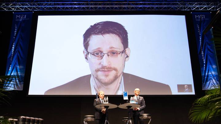 Сноуден опять сдал Штаты: Зачем Белому дому сейчас понадобились НЛО