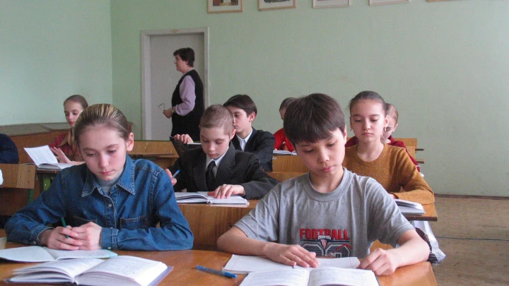 Рособрнадзор изменил правила тестирования детей мигрантов на знание русского языка после скандала