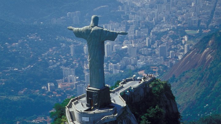 Молния ударила в статую Христа Искупителя. Политолог дал четыре версии: Одна страшнее другой