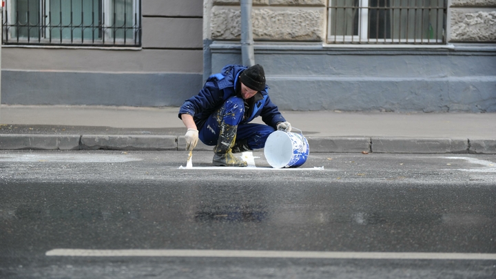 Водителей Екатеринбурга смутила противоречивая разметка в одном из районов города